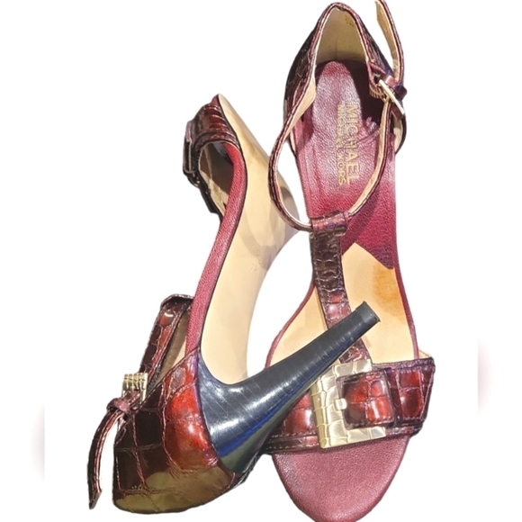 Michael Kors Women's Burgundy Patent Leather T-Strap Sandals Sz 7M - Picture 10 of 10